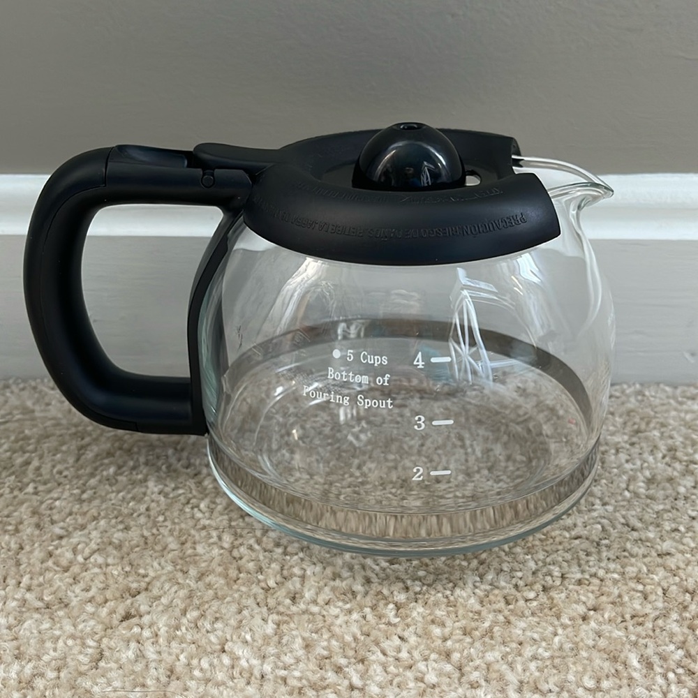 4 Cup Replacement Glass Coffee Carafe With Black Lid & handle EUC